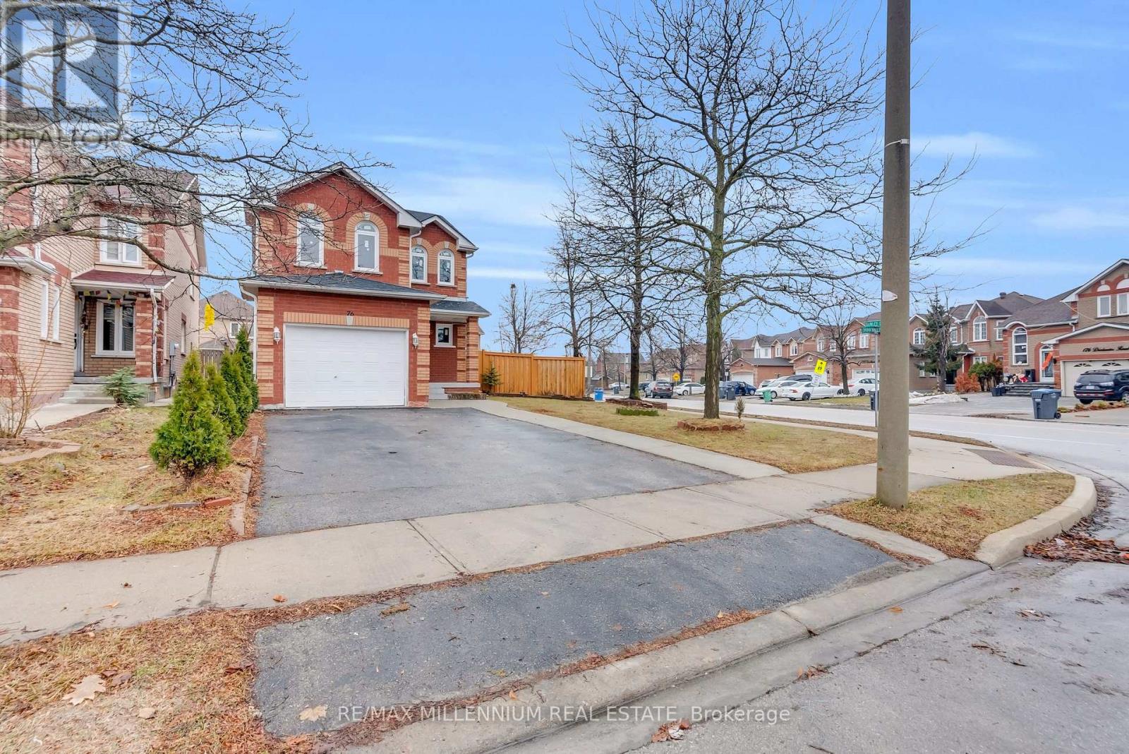 76 Sunley Crescent, Brampton, Ontario  L6Y 5B7 - Photo 4 - W12897720