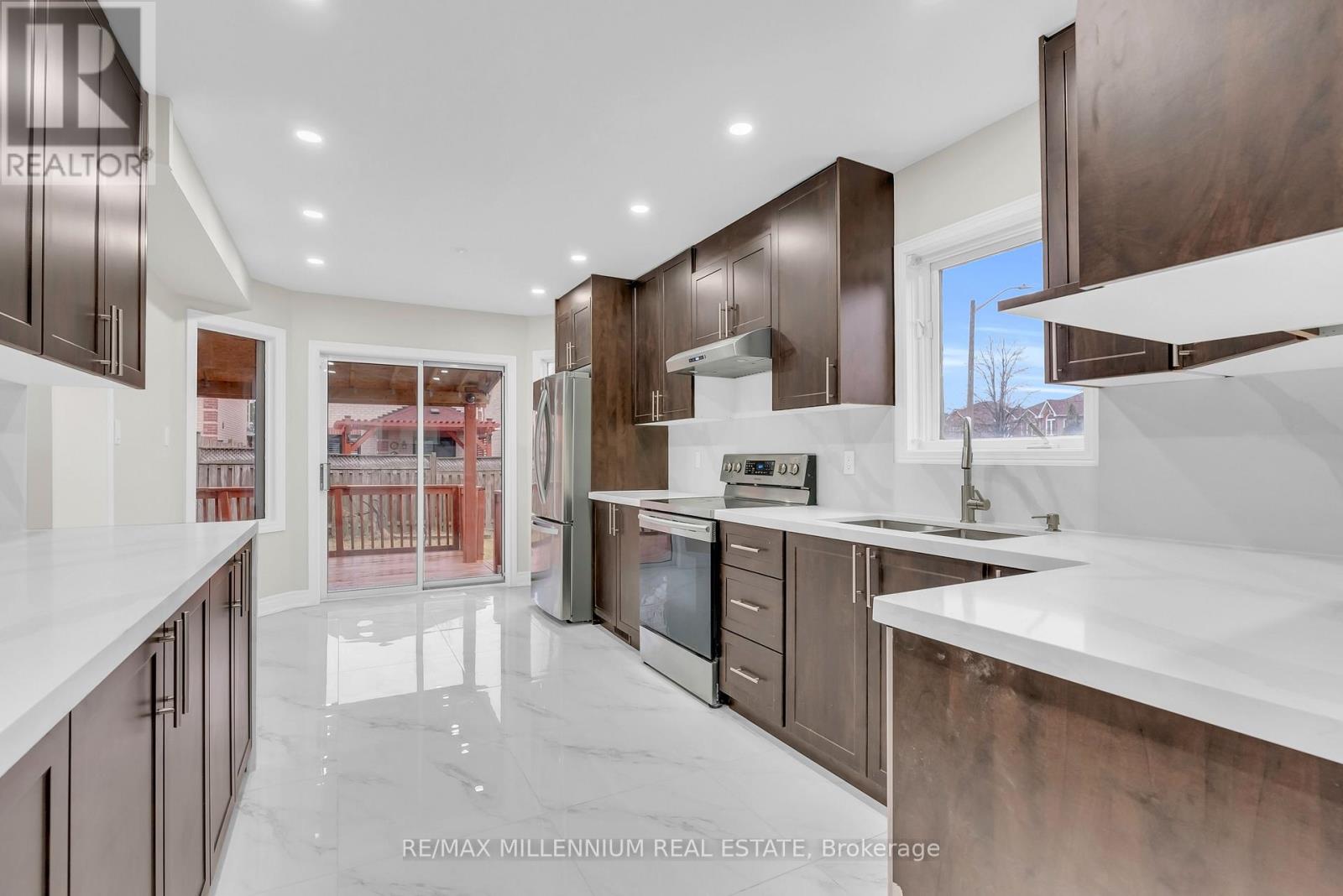 76 Sunley Crescent, Brampton, Ontario  L6Y 5B7 - Photo 8 - W12897720