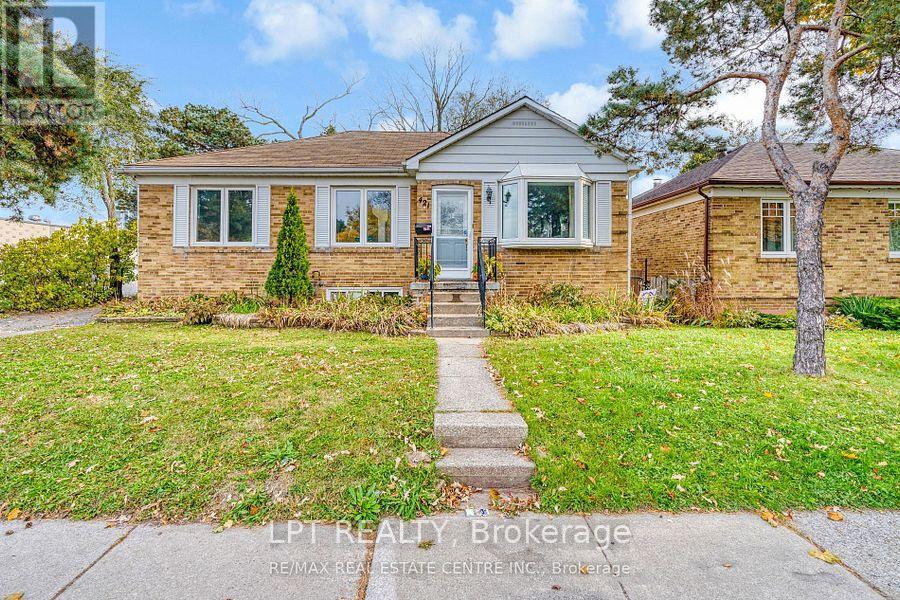 421 St Augustine Drive, Oakville, Ontario  L6K 3G1 - Photo 1 - W12897724