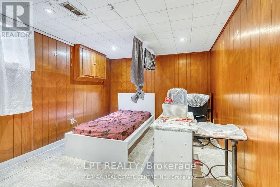 421 St Augustine Drive, Oakville, Ontario  L6K 3G1 - Photo 12 - W12897724