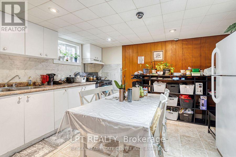 421 St Augustine Drive, Oakville, Ontario  L6K 3G1 - Photo 14 - W12897724