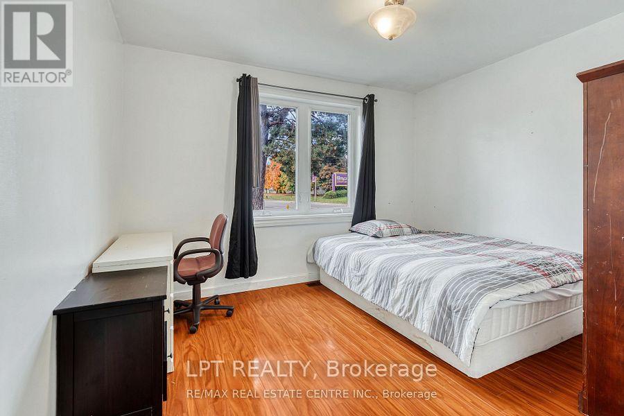 421 St Augustine Drive, Oakville, Ontario  L6K 3G1 - Photo 3 - W12897724