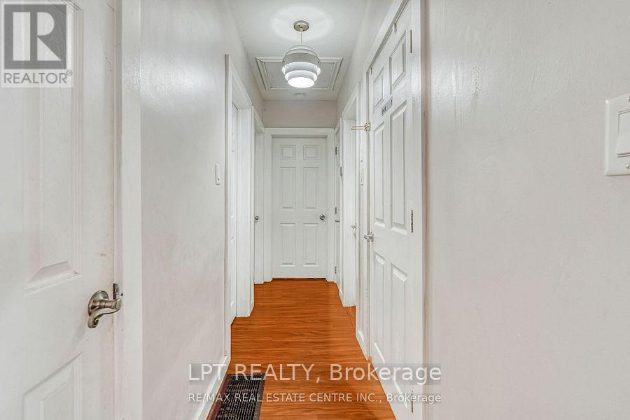 421 St Augustine Drive, Oakville, Ontario  L6K 3G1 - Photo 5 - W12897724