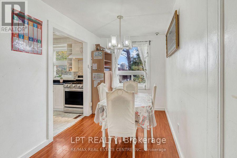 421 St Augustine Drive, Oakville, Ontario  L6K 3G1 - Photo 7 - W12897724