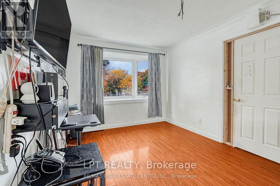 421 St Augustine Drive, Oakville, Ontario  L6K 3G1 - Photo 8 - W12897724