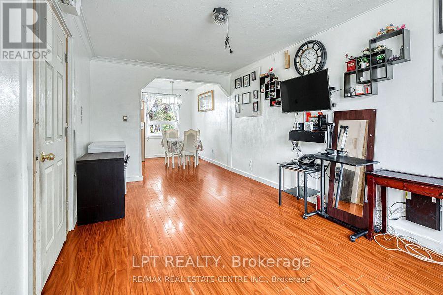 421 St Augustine Drive, Oakville, Ontario  L6K 3G1 - Photo 9 - W12897724