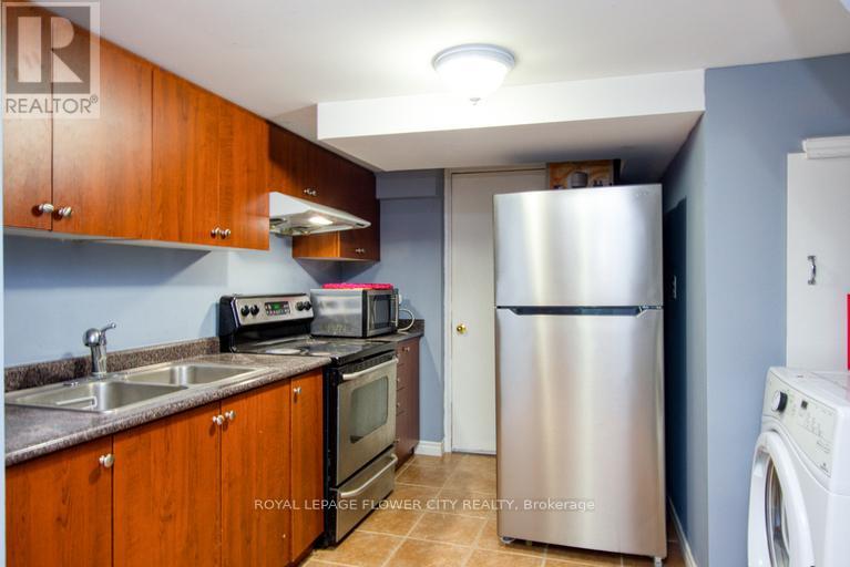 18 Saint Eugene Street, Brampton, Ontario  L6Y 0K9 - Photo 11 - W12897730