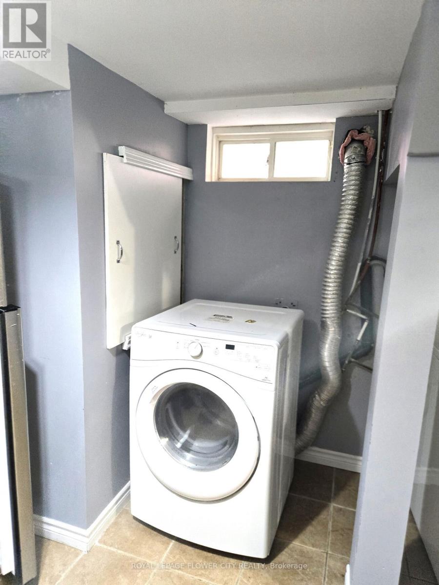 18 Saint Eugene Street, Brampton, Ontario  L6Y 0K9 - Photo 8 - W12897730