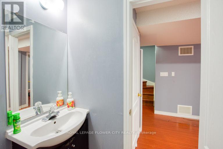 18 Saint Eugene Street, Brampton, Ontario  L6Y 0K9 - Photo 9 - W12897730