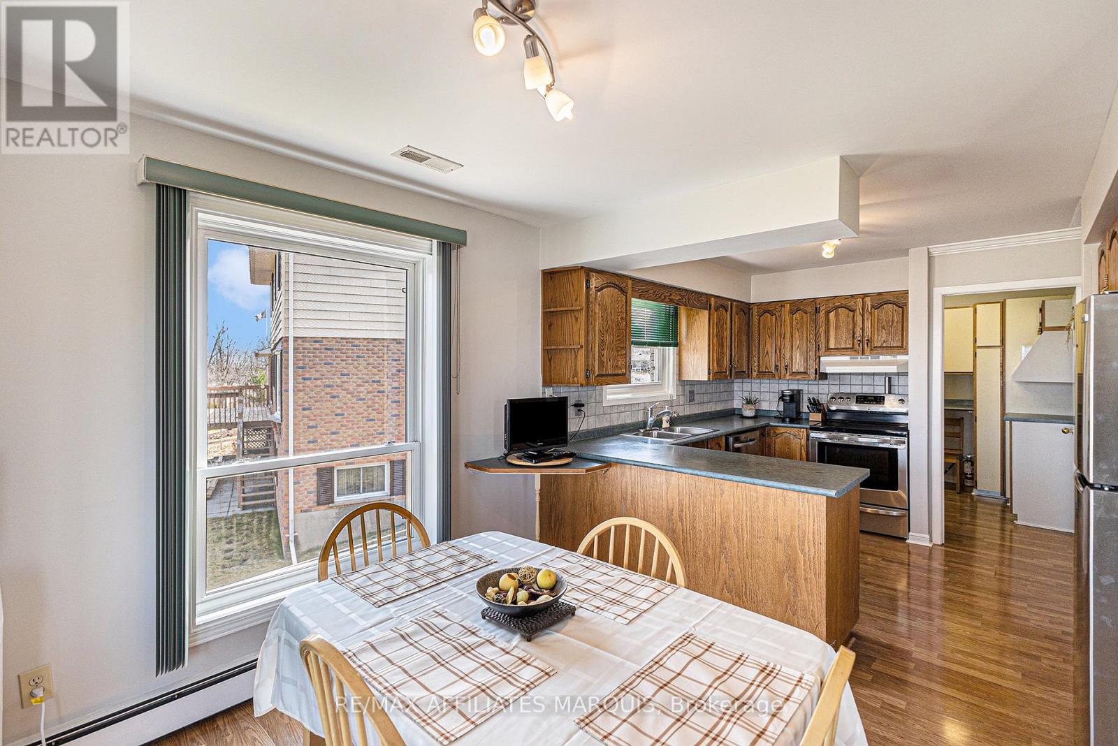 74 Colonel By Crescent, Smiths Falls, Ontario  K7A 5B6 - Photo 3 - X12897754