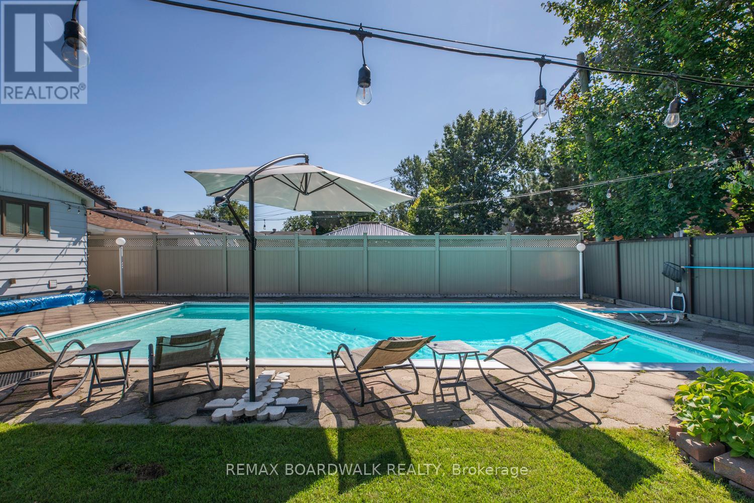 1588 Maxime Street, Ottawa, Ontario  K1B 3L1 - Photo 3 - X12897778