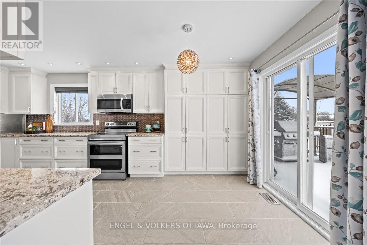 237 Heather Crescent, Mississippi Mills, Ontario  K0A 1A0 - Photo 11 - X12897810