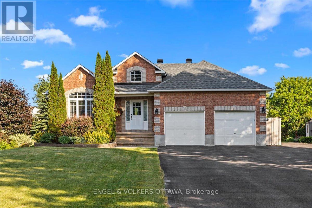 237 Heather Crescent, Mississippi Mills, Ontario  K0A 1A0 - Photo 2 - X12897810