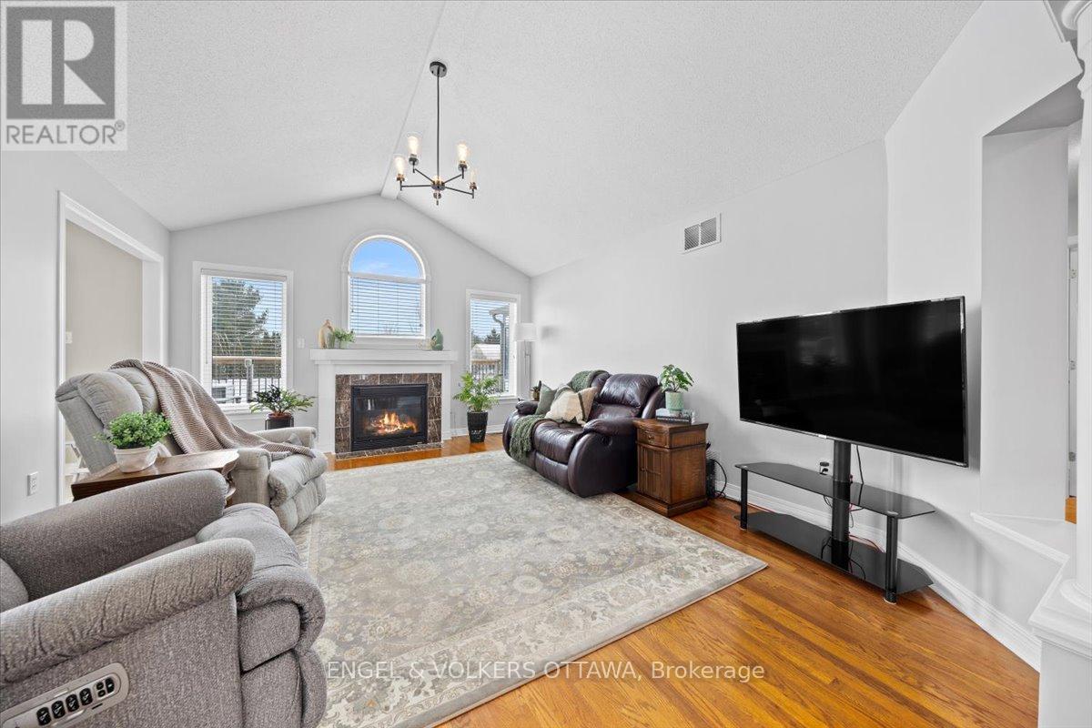 237 Heather Crescent, Mississippi Mills, Ontario  K0A 1A0 - Photo 8 - X12897810