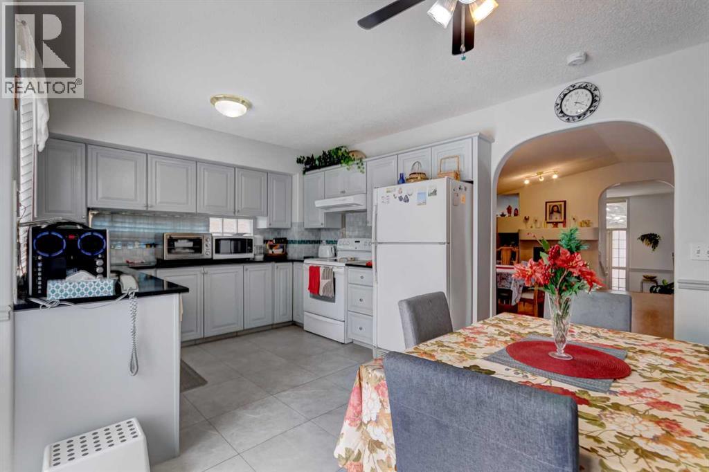 38, - Millbank Hill Sw, Calgary, Alberta  T2Y 2Y9 - Photo 10 - A2294549