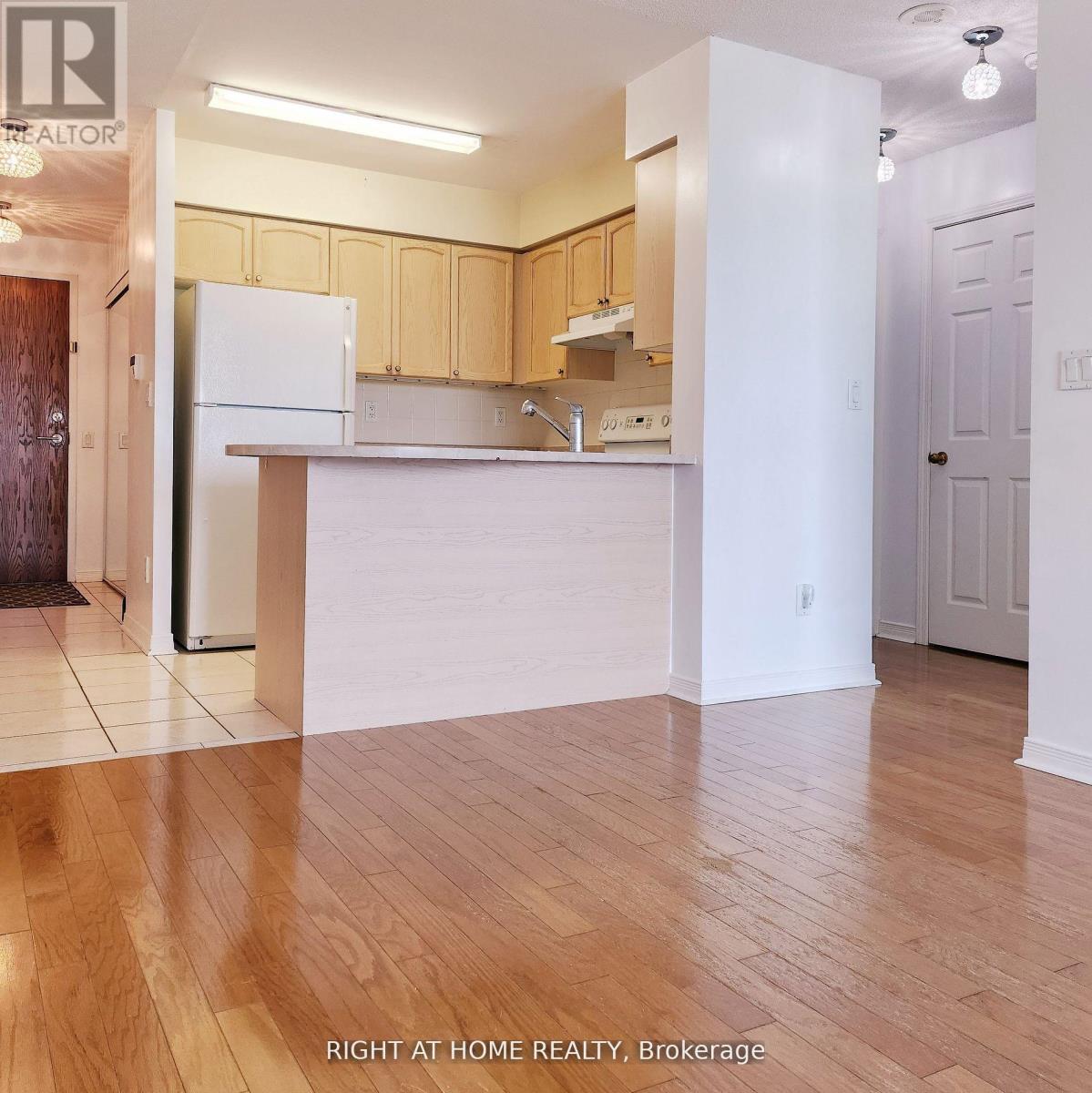 401 - 23 Oneida Crescent, Richmond Hill (Langstaff), Ontario  L4B 0A2 - Photo 3 - N12897770