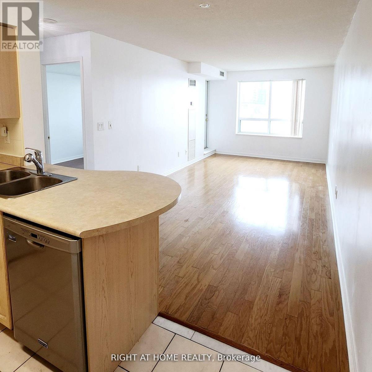 401 - 23 Oneida Crescent, Richmond Hill (Langstaff), Ontario  L4B 0A2 - Photo 5 - N12897770