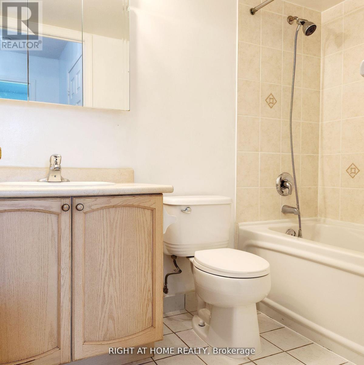 401 - 23 Oneida Crescent, Richmond Hill (Langstaff), Ontario  L4B 0A2 - Photo 8 - N12897770