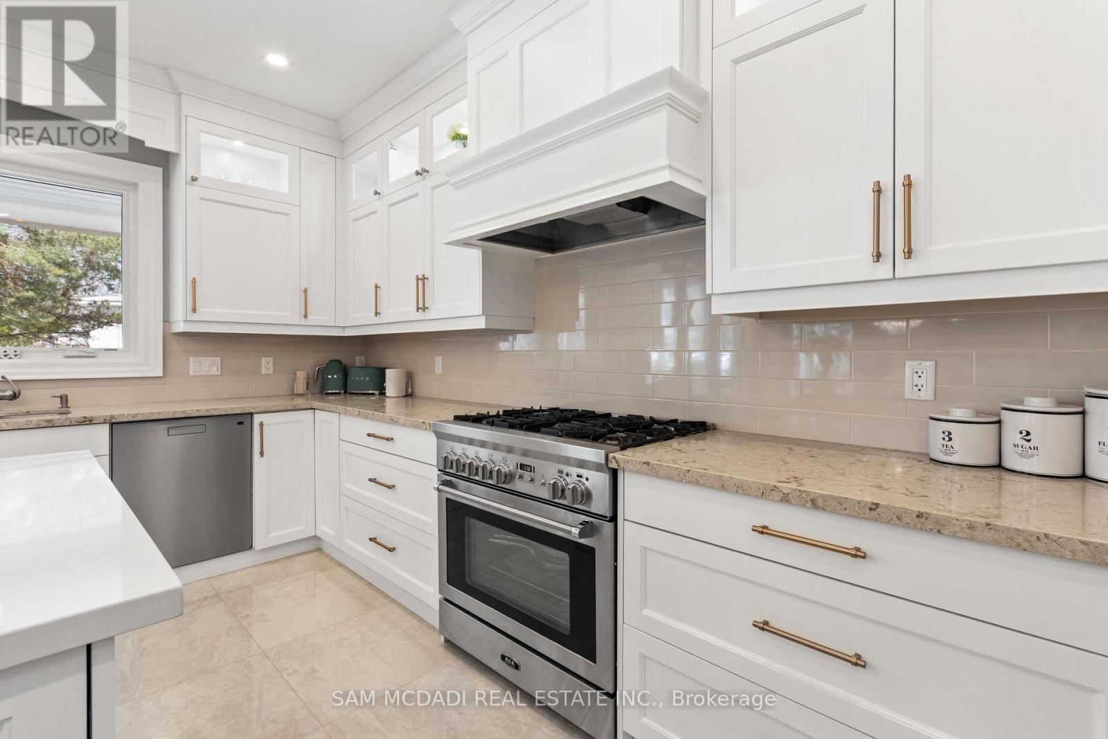 1285 Minnewaska Trail, Mississauga, Ontario  L5G 3S6 - Photo 9 - W12897790