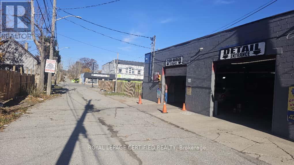 639 Langlois Avenue, Windsor, Ontario  N9A 2G5 - Photo 3 - X12897776