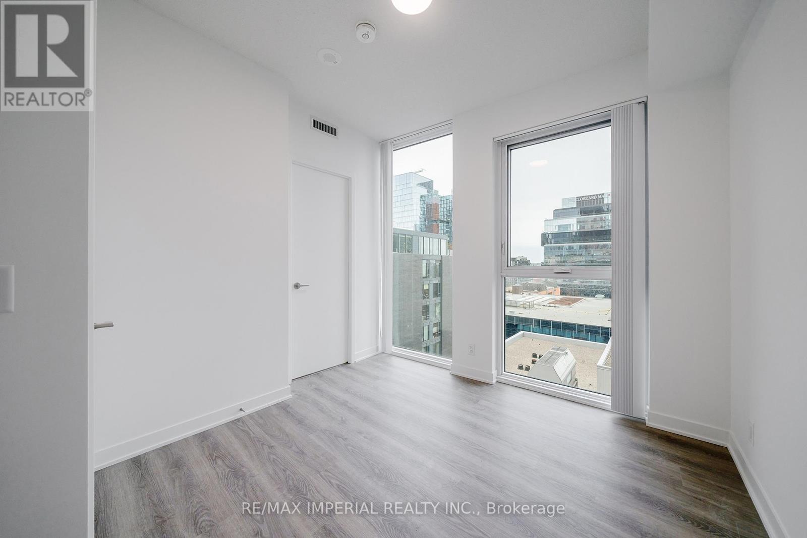 1603 - 180 Front Street E, Toronto, Ontario  M5A 0A9 - Photo 4 - C12883336