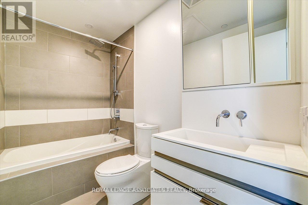 5214 - 197 Yonge Street, Toronto (Church-Yonge Corridor), Ontario  M5B 1M4 - Photo 19 - C12896302