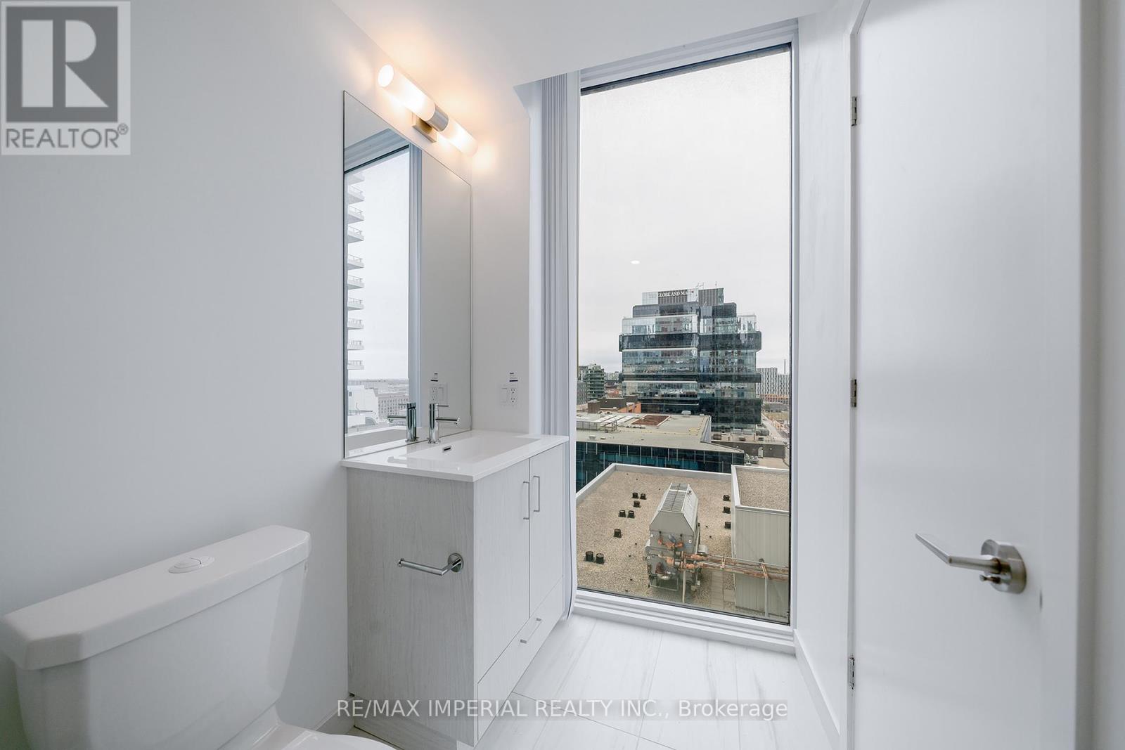 1603 - 180 Front Street E, Toronto, Ontario  M5A 0A9 - Photo 8 - C12883336