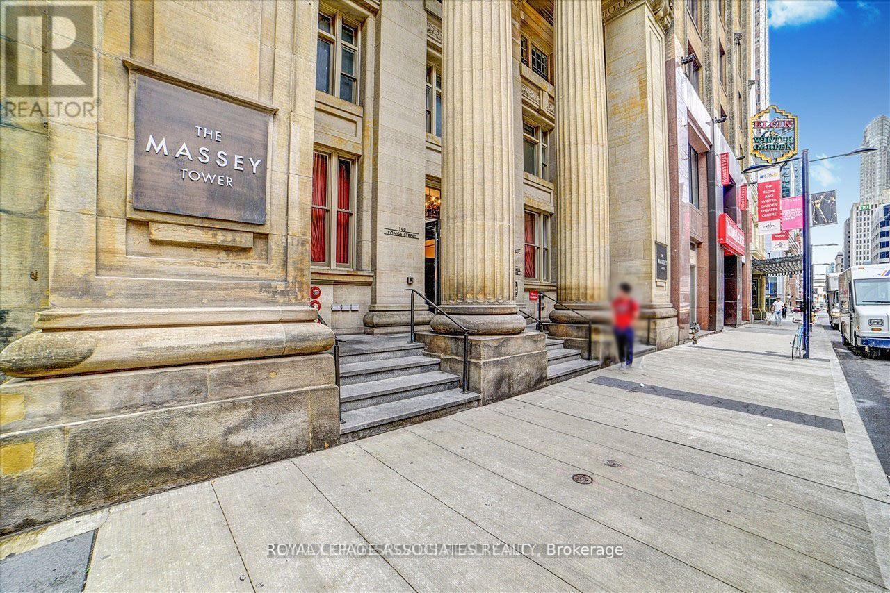 5214 - 197 Yonge Street, Toronto (Church-Yonge Corridor), Ontario  M5B 1M4 - Photo 5 - C12896302