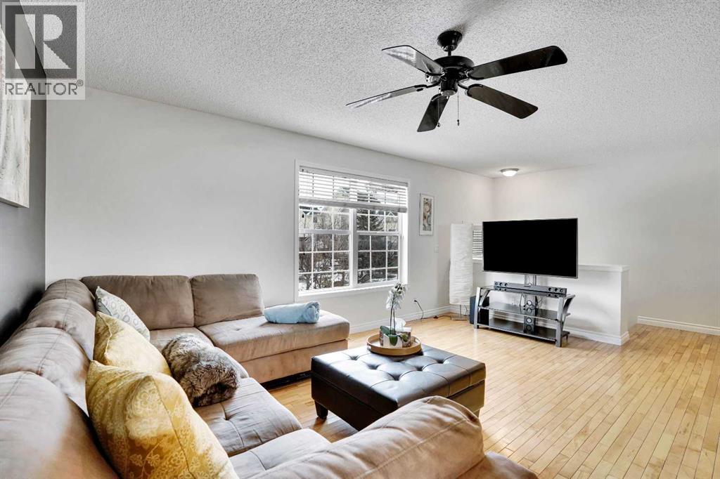 22 Prestwick Acres Lane Se, Calgary, Alberta  T2Z 3Y1 - Photo 4 - A2293565