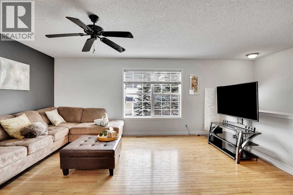 22 Prestwick Acres Lane Se, Calgary, Alberta  T2Z 3Y1 - Photo 2 - A2293565