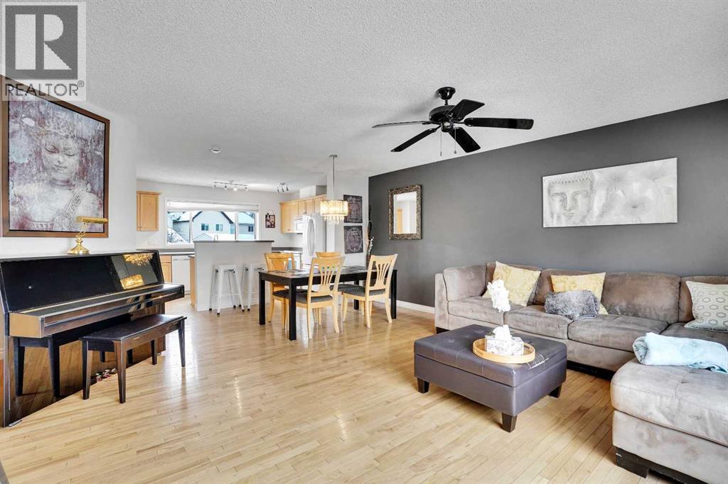 22 Prestwick Acres Lane Se, Calgary, Alberta  T2Z 3Y1 - Photo 5 - A2293565