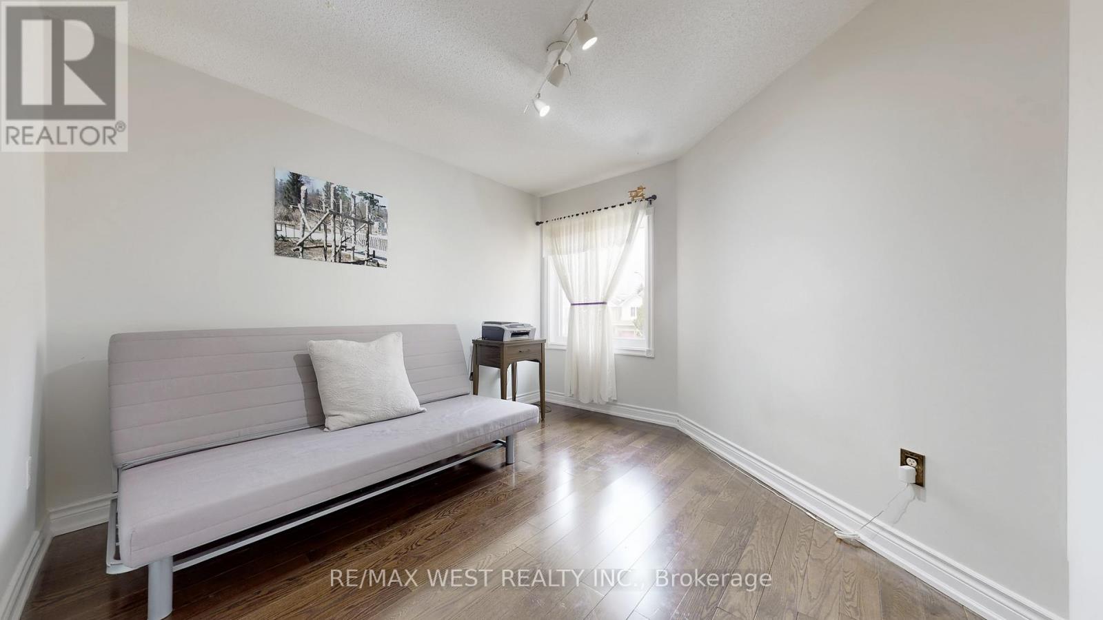 1042 Windsor Hill Boulevard, Mississauga (East Credit), Ontario  L5V 1P4 - Photo 23 - W12897262