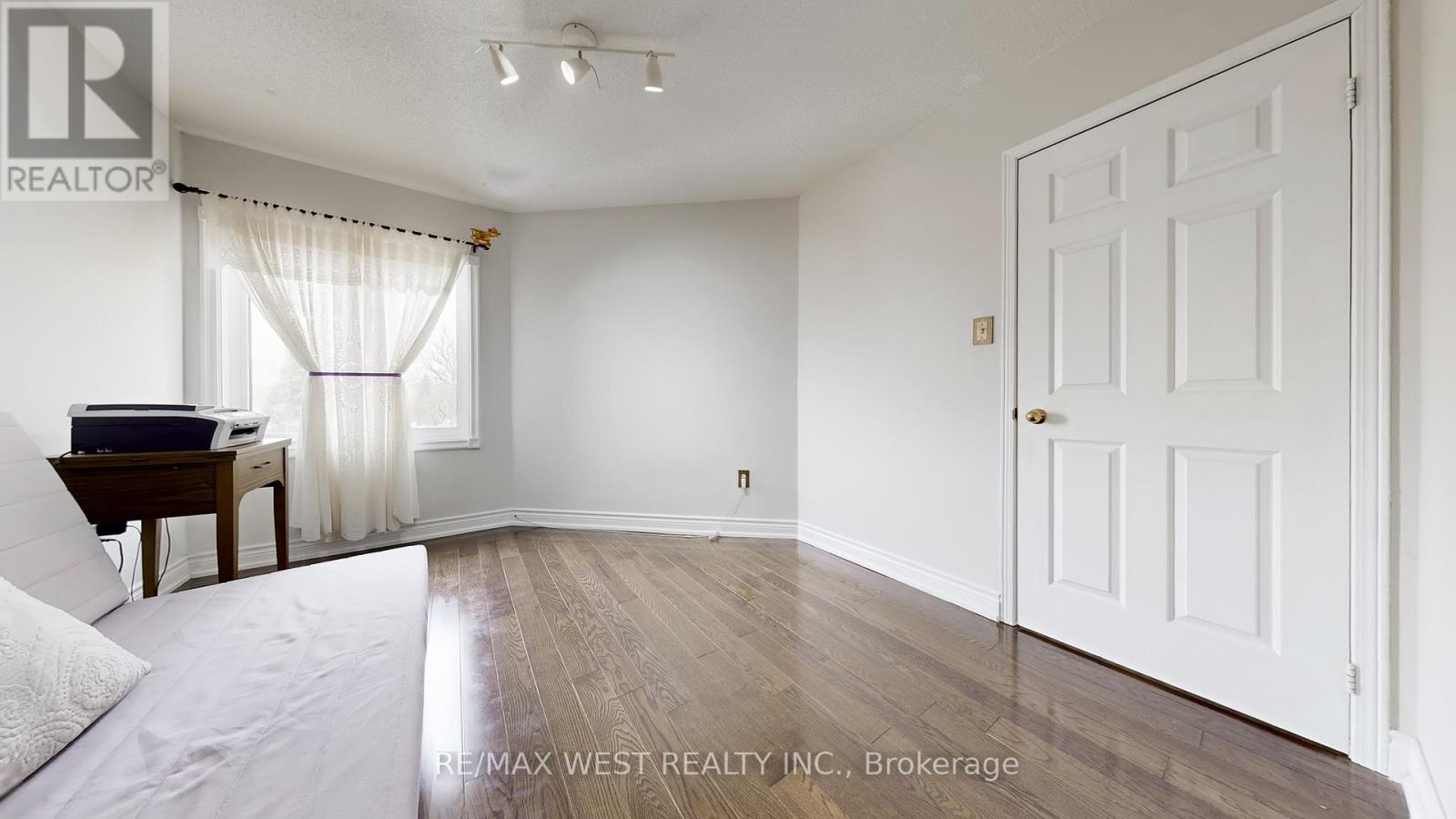 1042 Windsor Hill Boulevard, Mississauga (East Credit), Ontario  L5V 1P4 - Photo 24 - W12897262