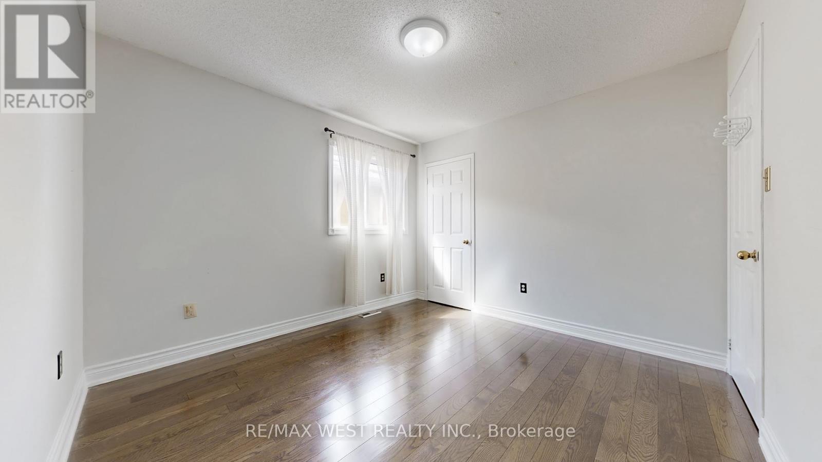 1042 Windsor Hill Boulevard, Mississauga (East Credit), Ontario  L5V 1P4 - Photo 25 - W12897262