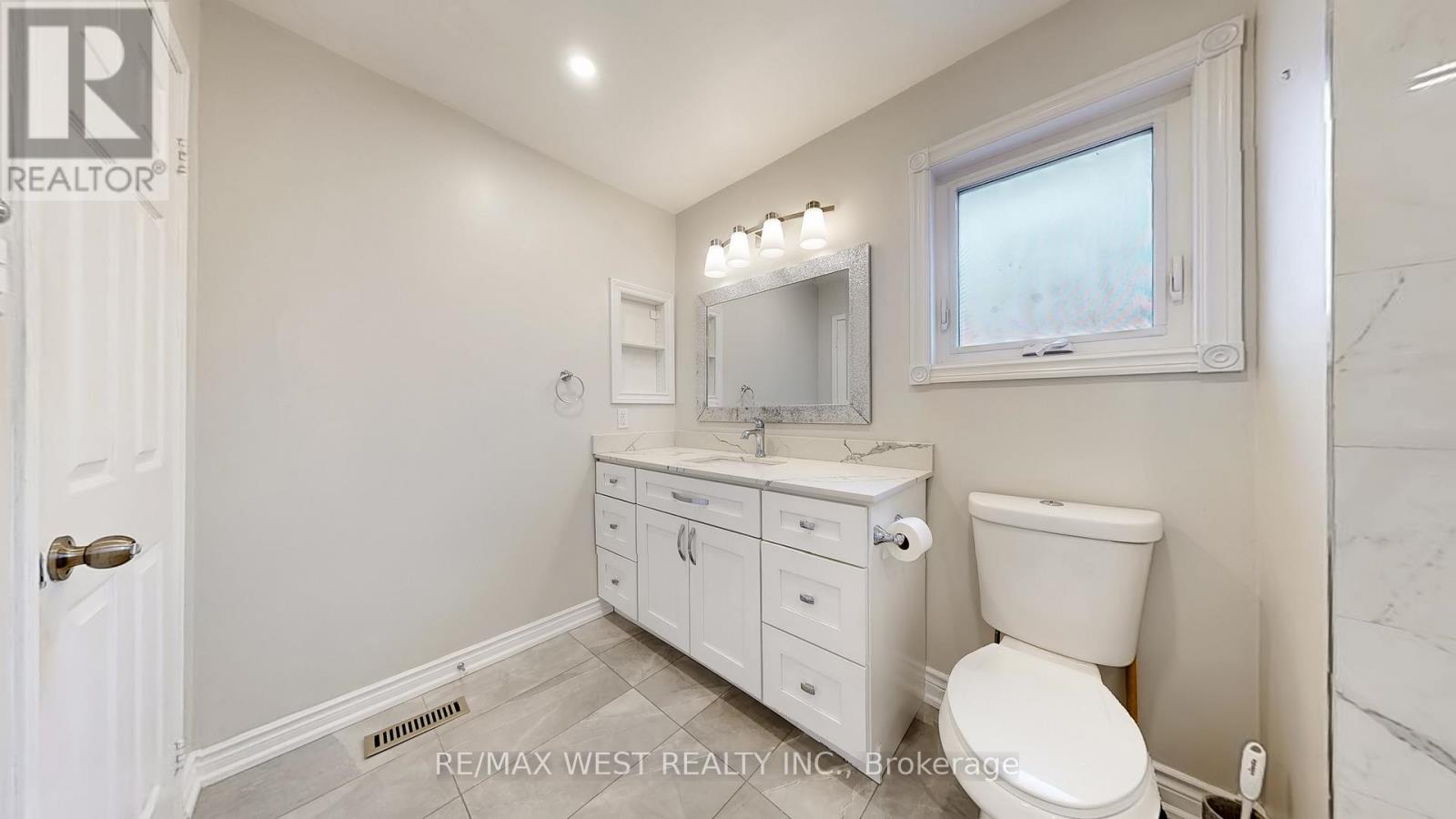 1042 Windsor Hill Boulevard, Mississauga (East Credit), Ontario  L5V 1P4 - Photo 28 - W12897262