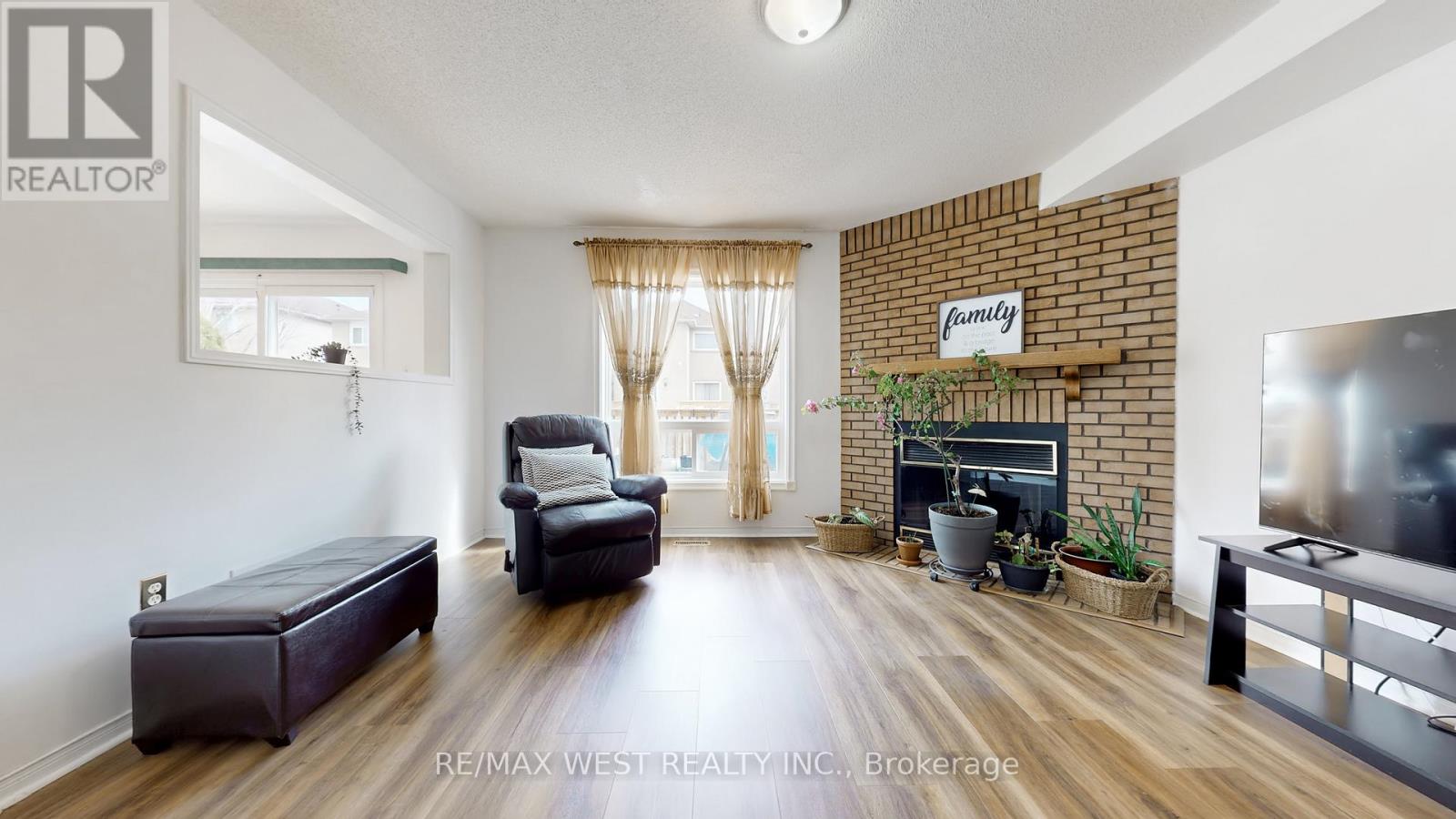 1042 Windsor Hill Boulevard, Mississauga (East Credit), Ontario  L5V 1P4 - Photo 6 - W12897262