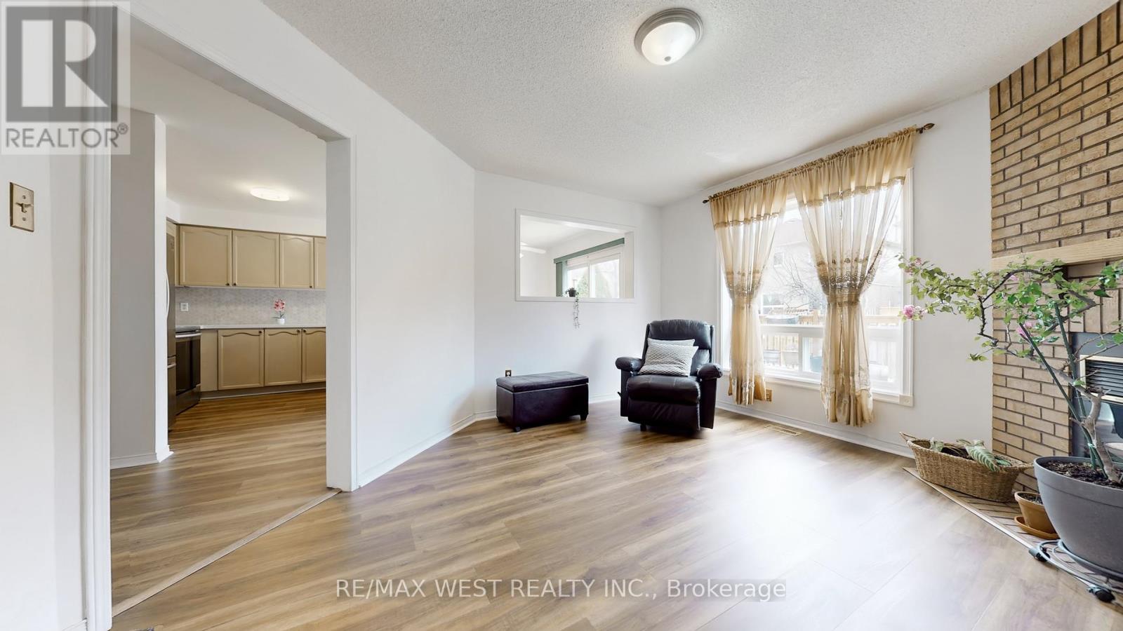 1042 Windsor Hill Boulevard, Mississauga (East Credit), Ontario  L5V 1P4 - Photo 7 - W12897262