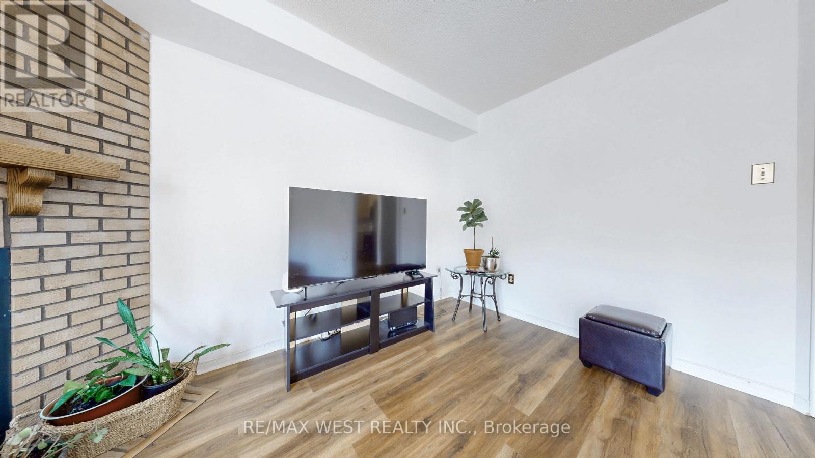 1042 Windsor Hill Boulevard, Mississauga (East Credit), Ontario  L5V 1P4 - Photo 8 - W12897262