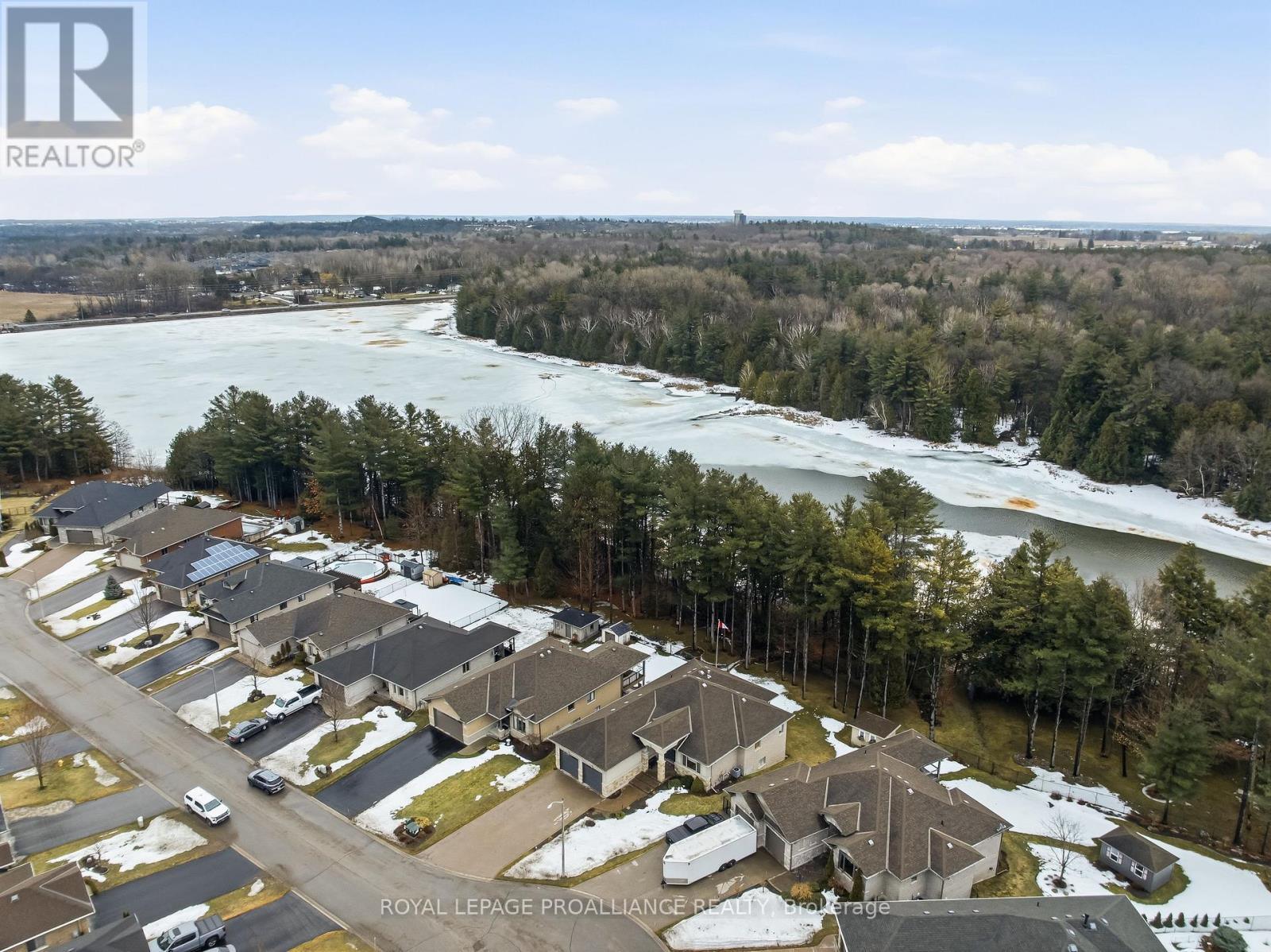 23 Lakewood Crescent, Quinte West, Ontario  K8V 5P4 - Photo 4 - X12888600