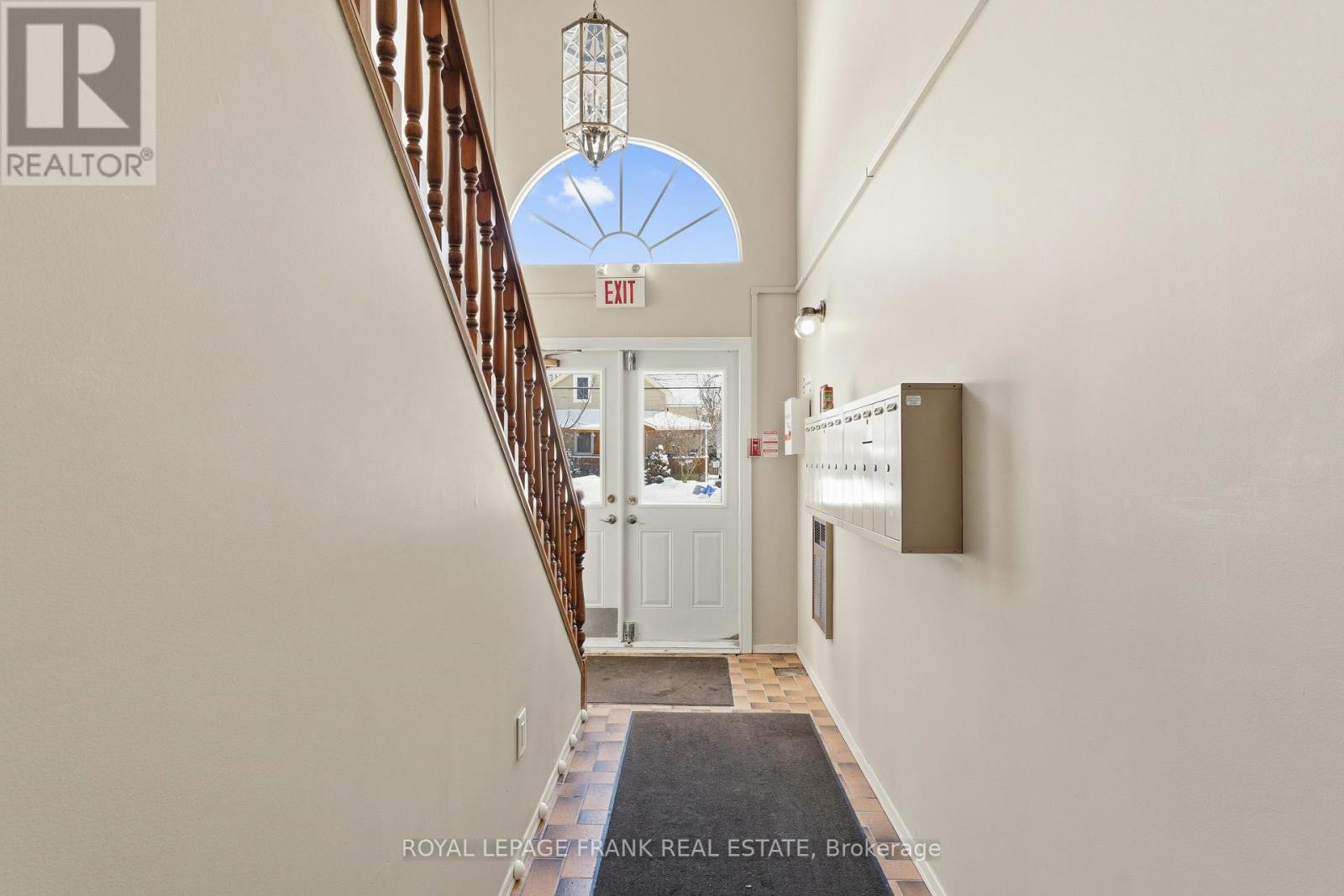 102 - 15 Clifton Street, Kawartha Lakes, Ontario  K0M 1N0 - Photo 3 - X12897834