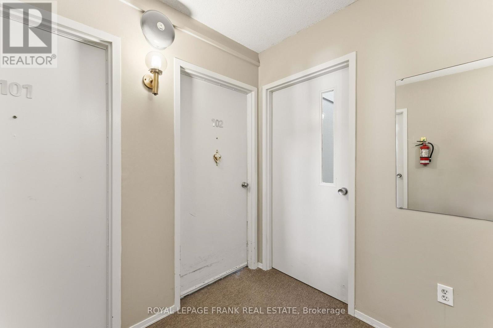 102 - 15 Clifton Street, Kawartha Lakes, Ontario  K0M 1N0 - Photo 4 - X12897834