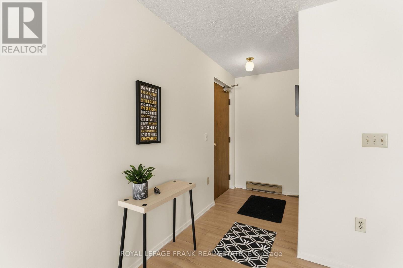 102 - 15 Clifton Street, Kawartha Lakes, Ontario  K0M 1N0 - Photo 5 - X12897834