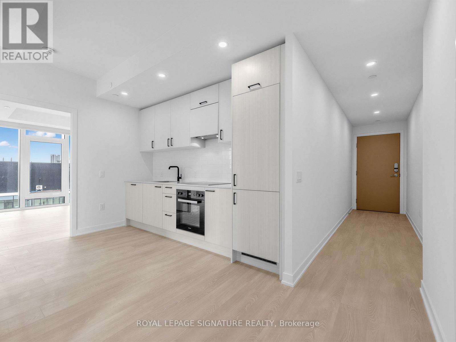 1007 - 1 Quarrington Lane, Toronto, Ontario  M3C 0S4 - Photo 11 - C12897846