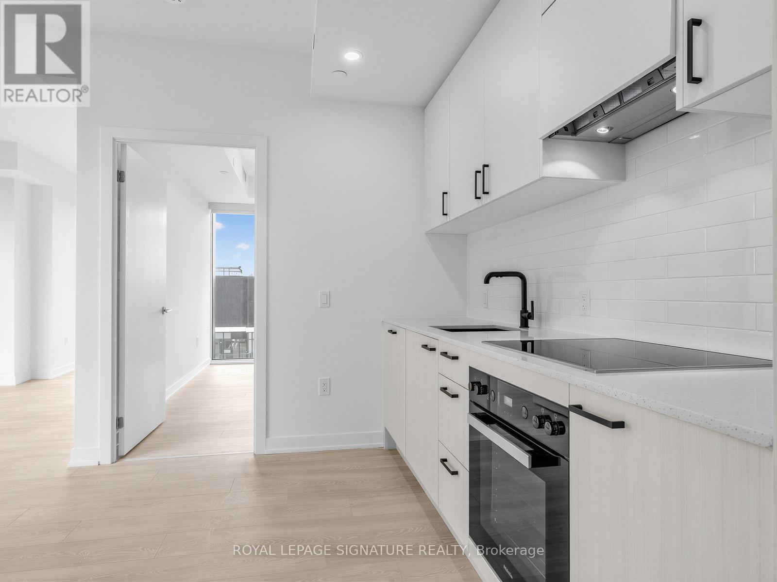 1007 - 1 Quarrington Lane, Toronto, Ontario  M3C 0S4 - Photo 13 - C12897846