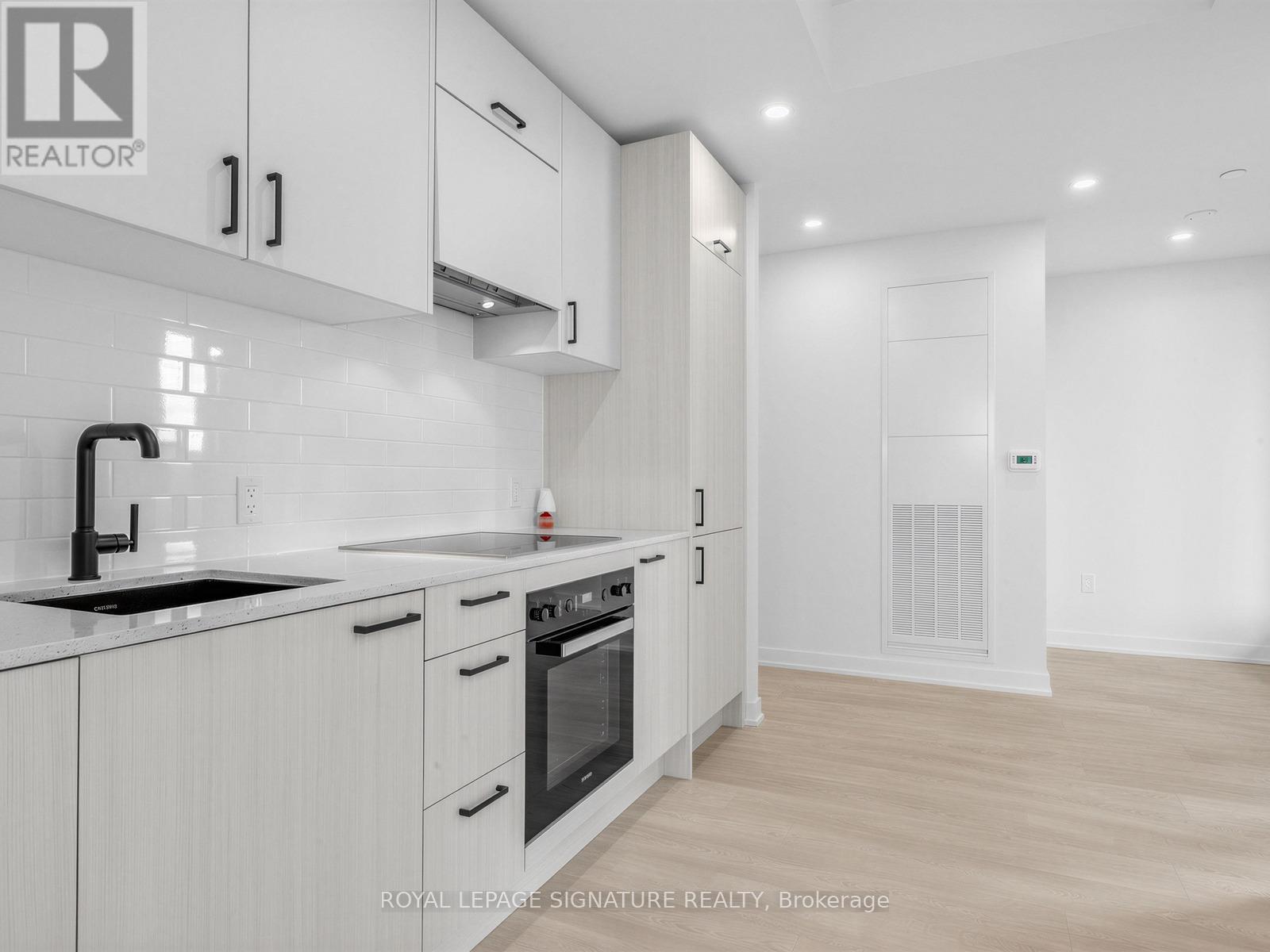 1007 - 1 Quarrington Lane, Toronto, Ontario  M3C 0S4 - Photo 14 - C12897846