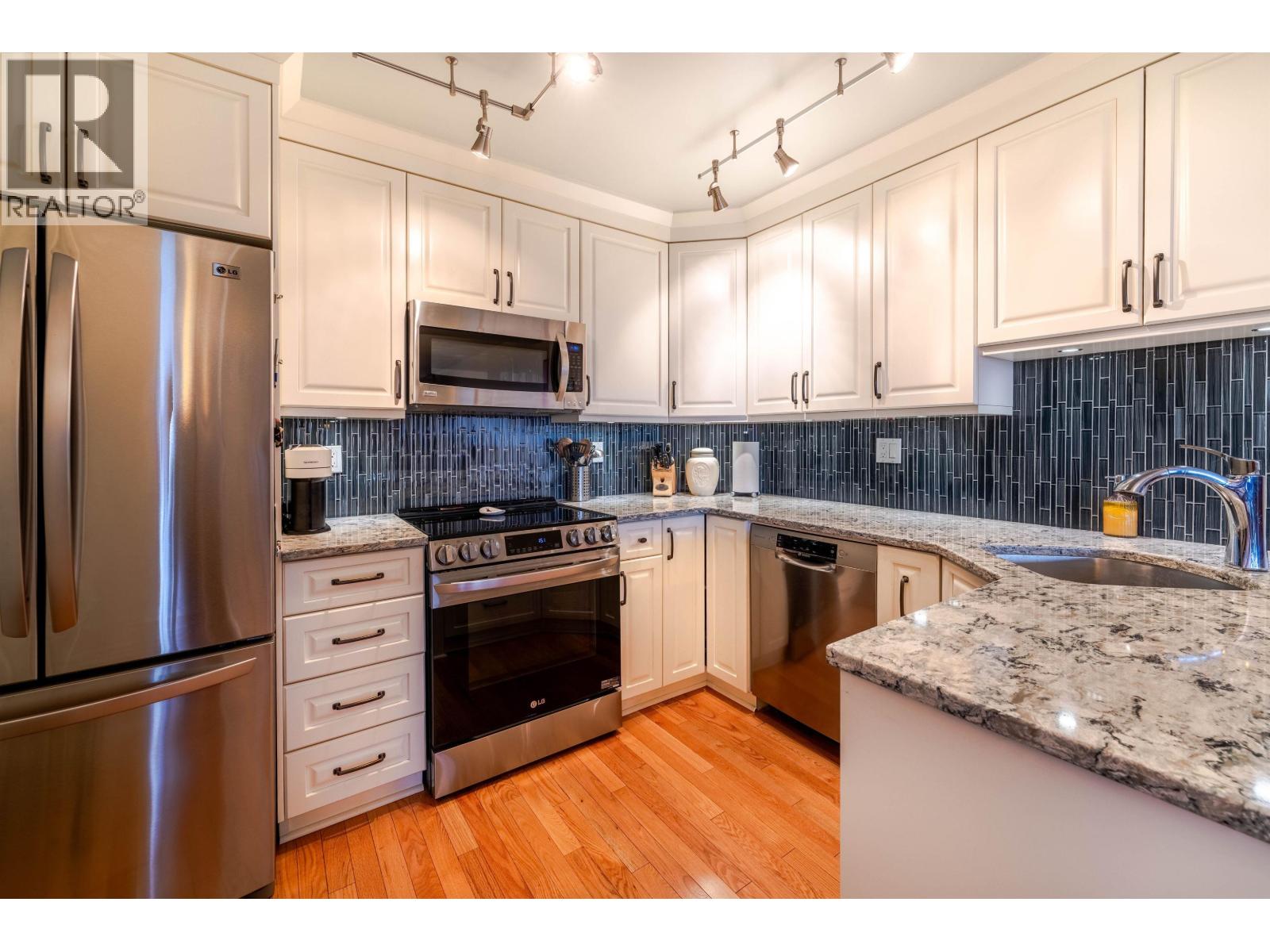 1606 612 Fifth Avenue, New Westminster, British Columbia  V3M 1X5 - Photo 4 - R3101363