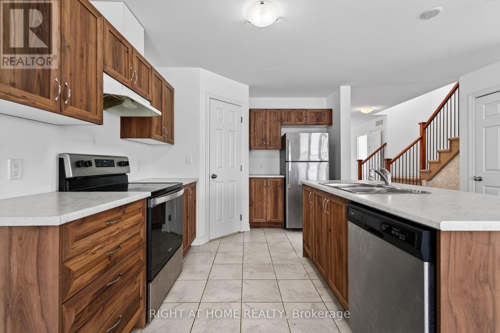 73 Brennan Crescent, Loyalist, Ontario  K0H 2H0 - Photo 15 - X12897840