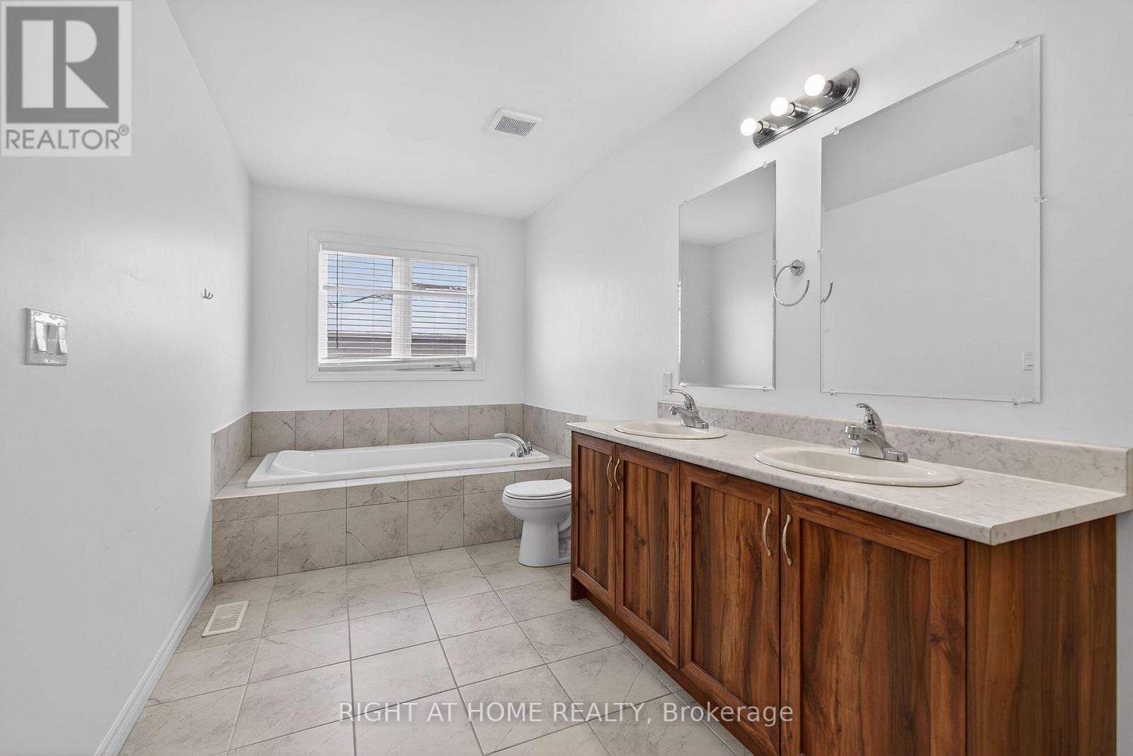 73 Brennan Crescent, Loyalist, Ontario  K0H 2H0 - Photo 21 - X12897840