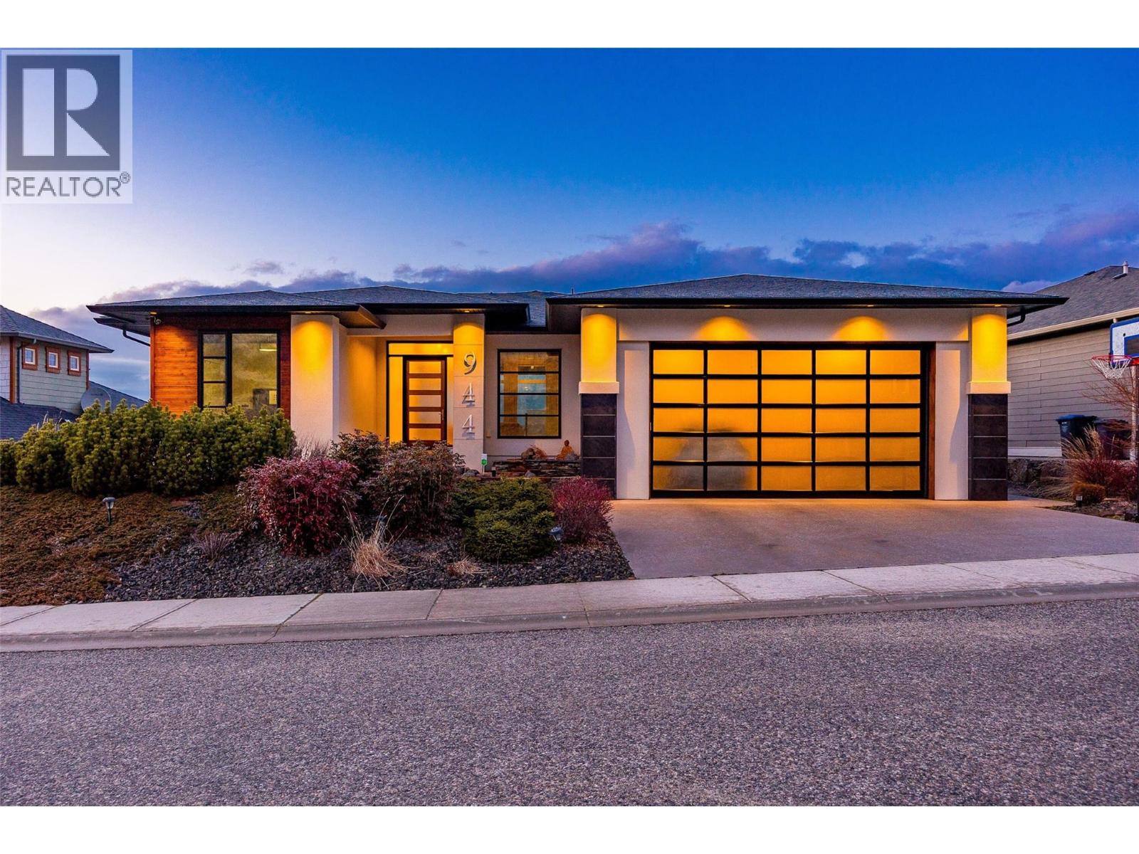 944 Hewetson Court, Kelowna, British Columbia  V1W 5H8 - Photo 2 - 10377144