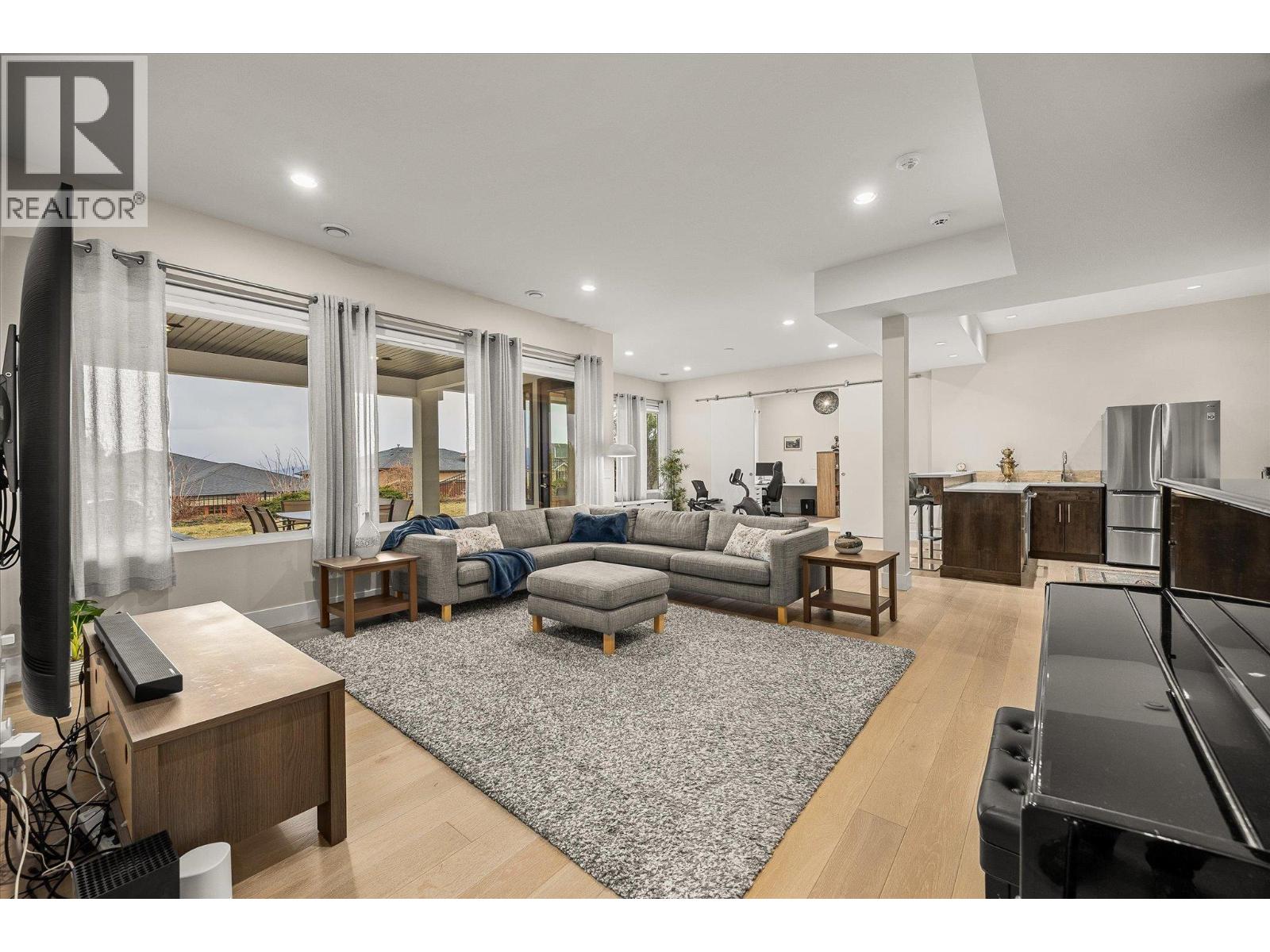 944 Hewetson Court, Kelowna, British Columbia  V1W 5H8 - Photo 37 - 10377144